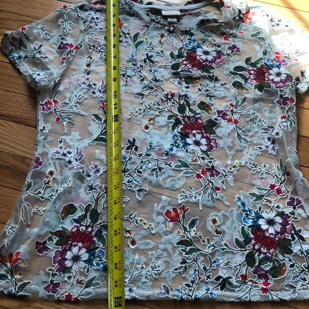 T-Shirt - Picture 4 of 6